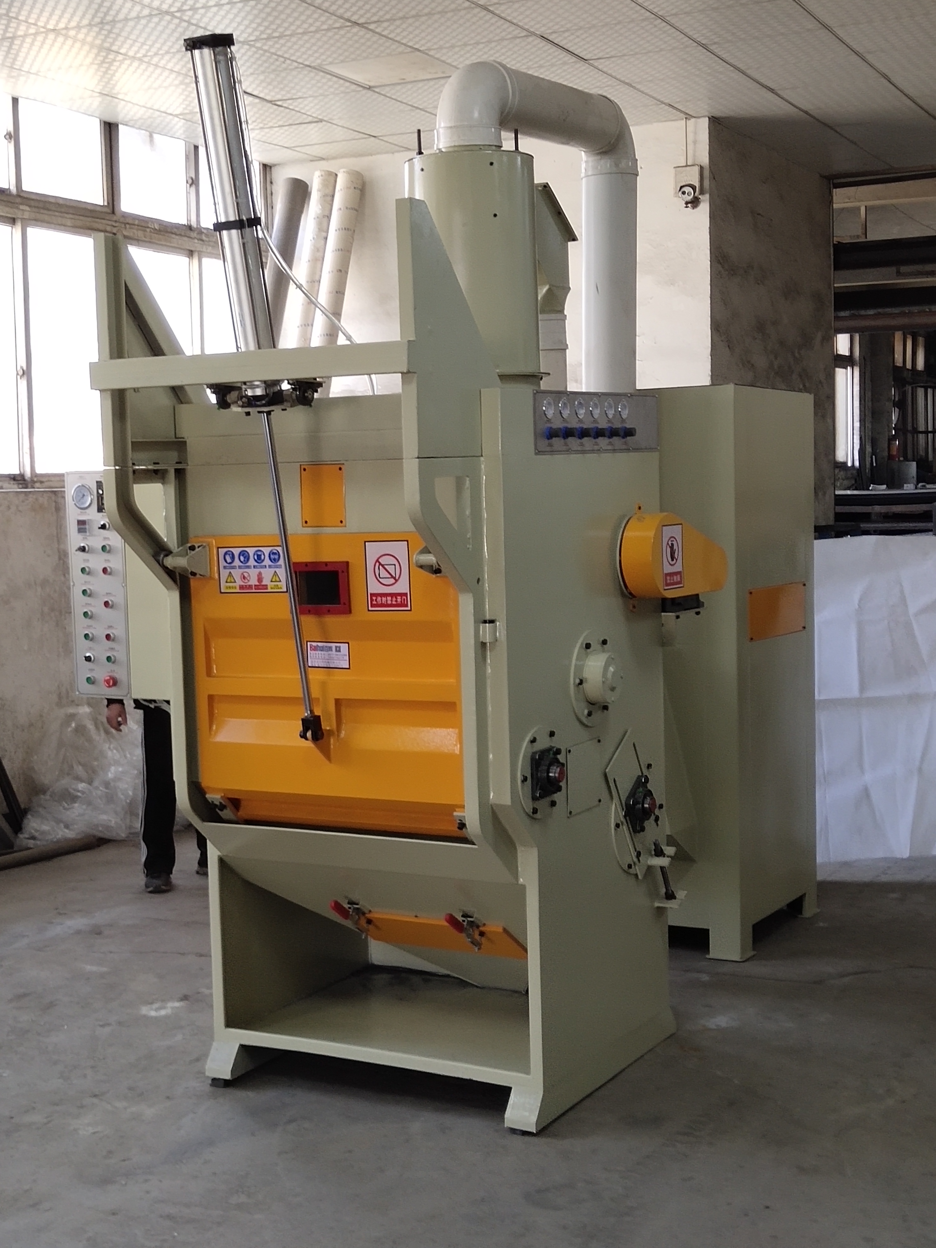 BHPS-100-6A履帶式噴砂機(jī)（氣缸門(mén)分體式）